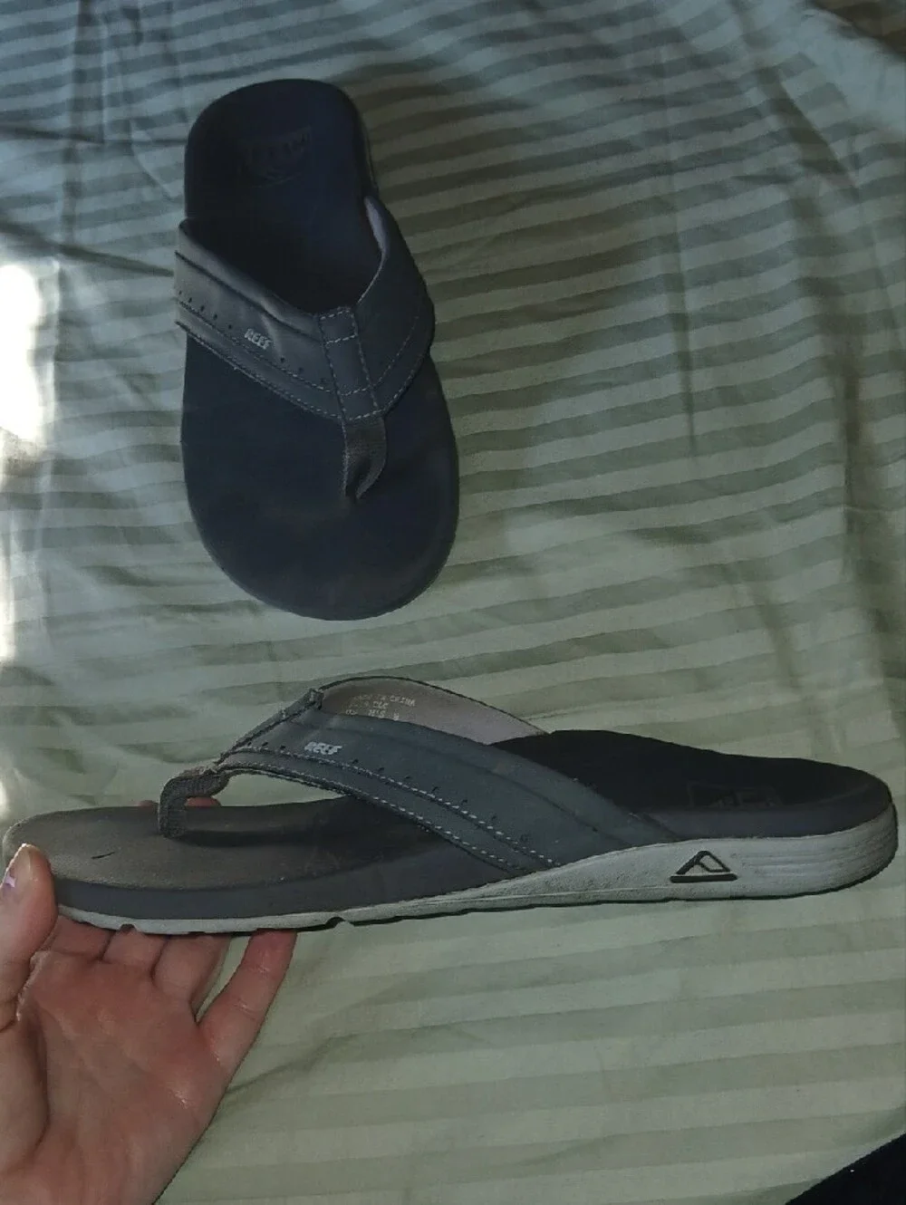 Reef Men's Black and Dark Gray Flip Flop Sandals Sz: 8